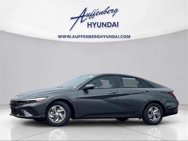 2025 Hyundai Elantra SE FWD