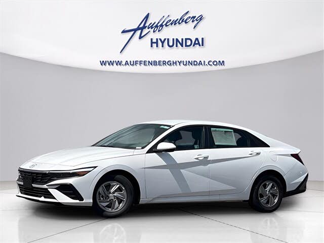 2025 Hyundai Elantra SE FWD