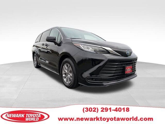 2022 Toyota Sienna LE 8-Passenger FWD