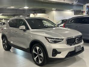 Volvo XC40 B5 Plus Bright Theme AWD