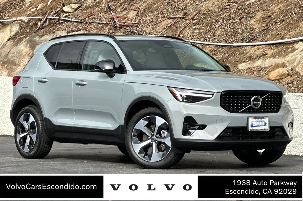 2026 Volvo XC40 B4 Plus FWD