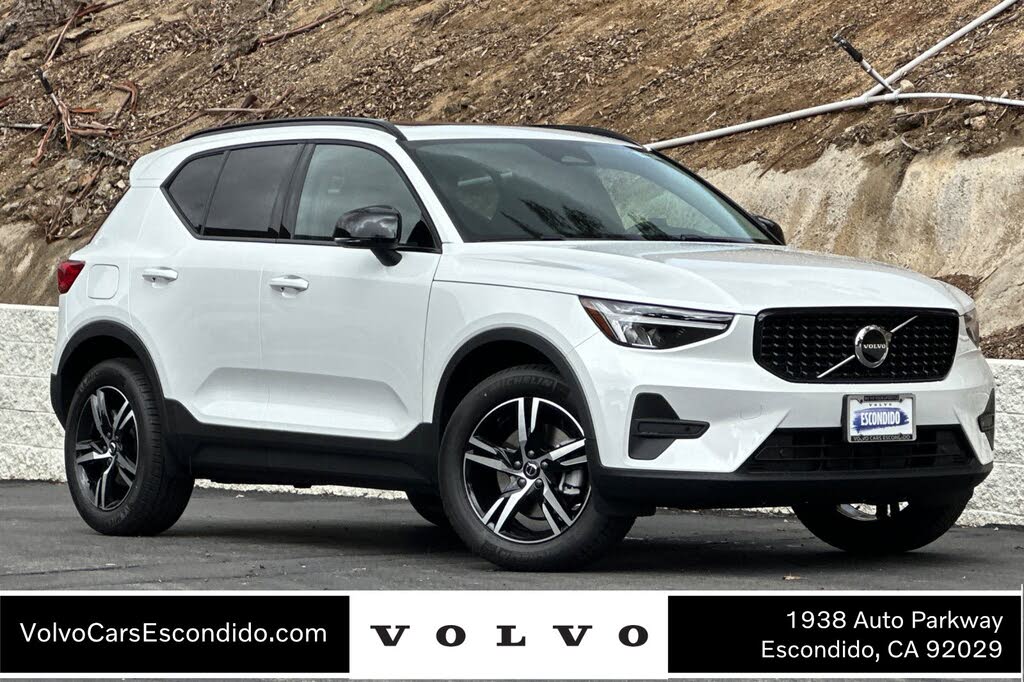 2026 Volvo XC40 B4 Core FWD