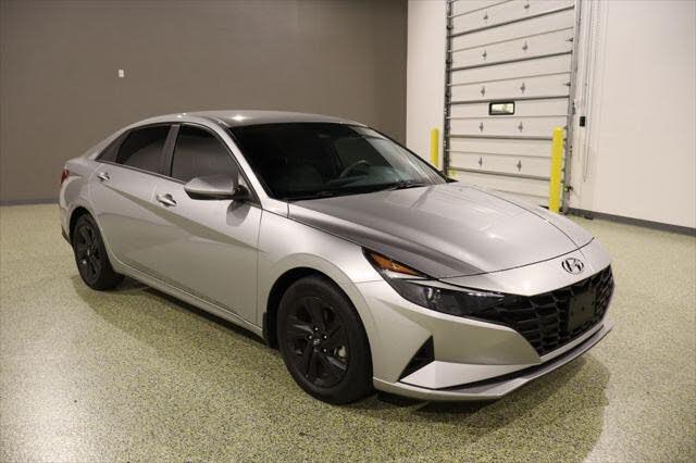 2022 Hyundai Elantra SEL FWD