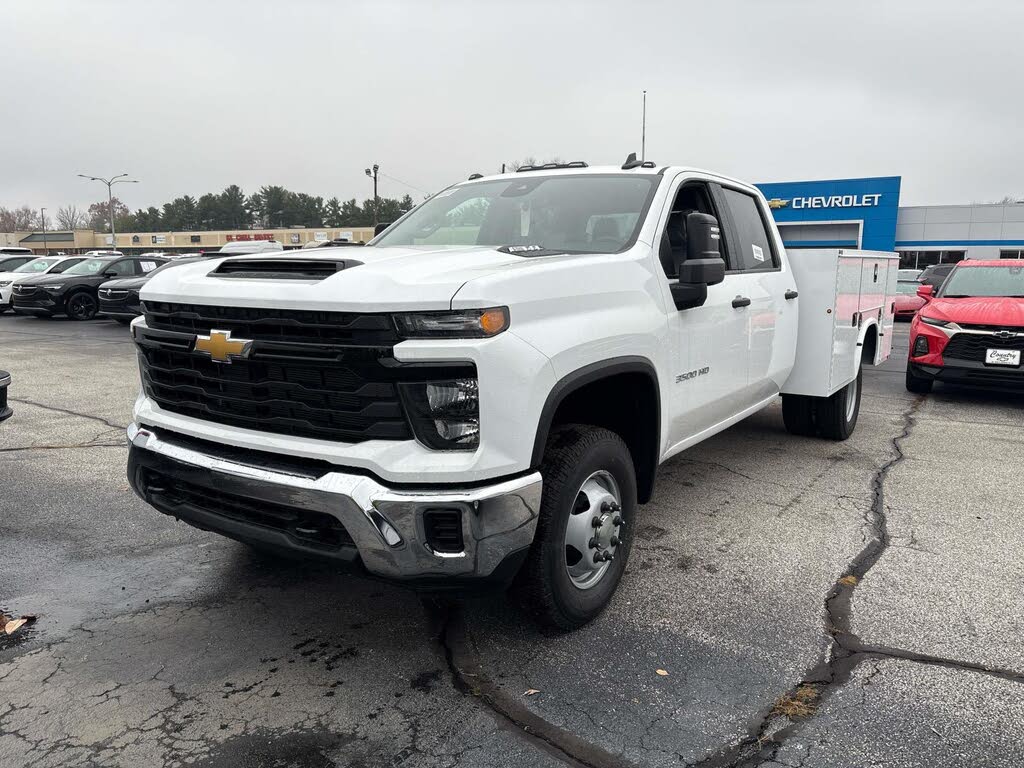 2025 Chevrolet Silverado 3500HD Chassis Work Truck Crew Cab 4WD