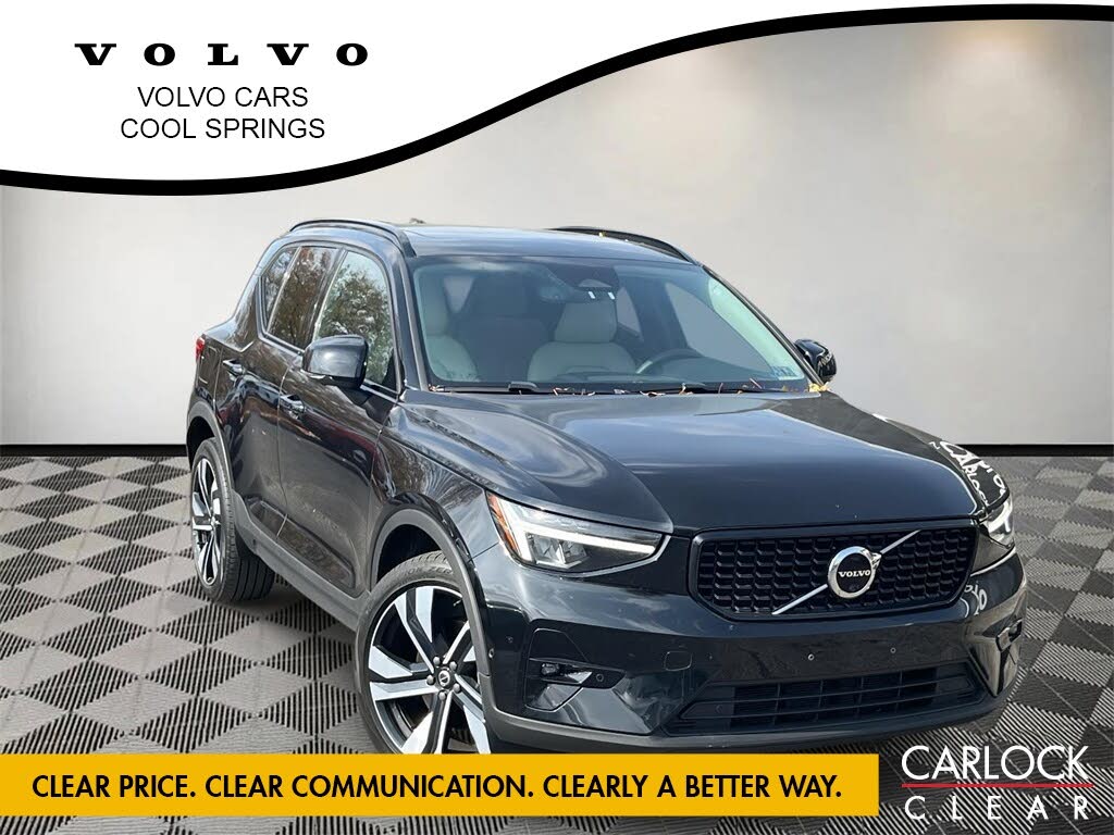 2023 Volvo XC40 B5 Plus Dark Theme AWD