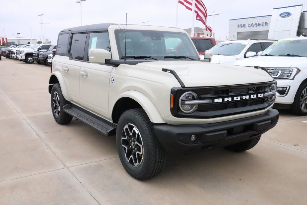 2025 Ford Bronco Outer Banks 4-Door 4WD