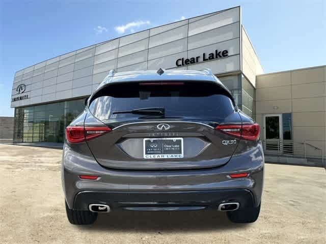 2017 INFINITI QX30 Premium FWD