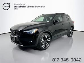 Volvo XC40 B5 Plus Dark Theme AWD