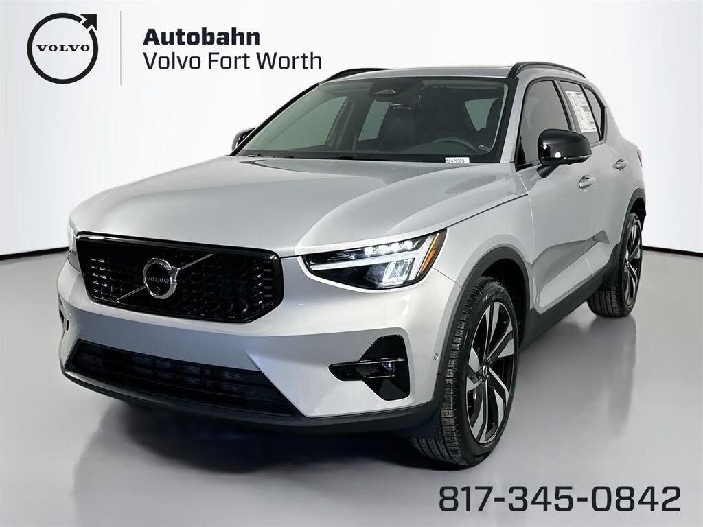 2025 Volvo XC40 B5 Plus Dark Theme AWD