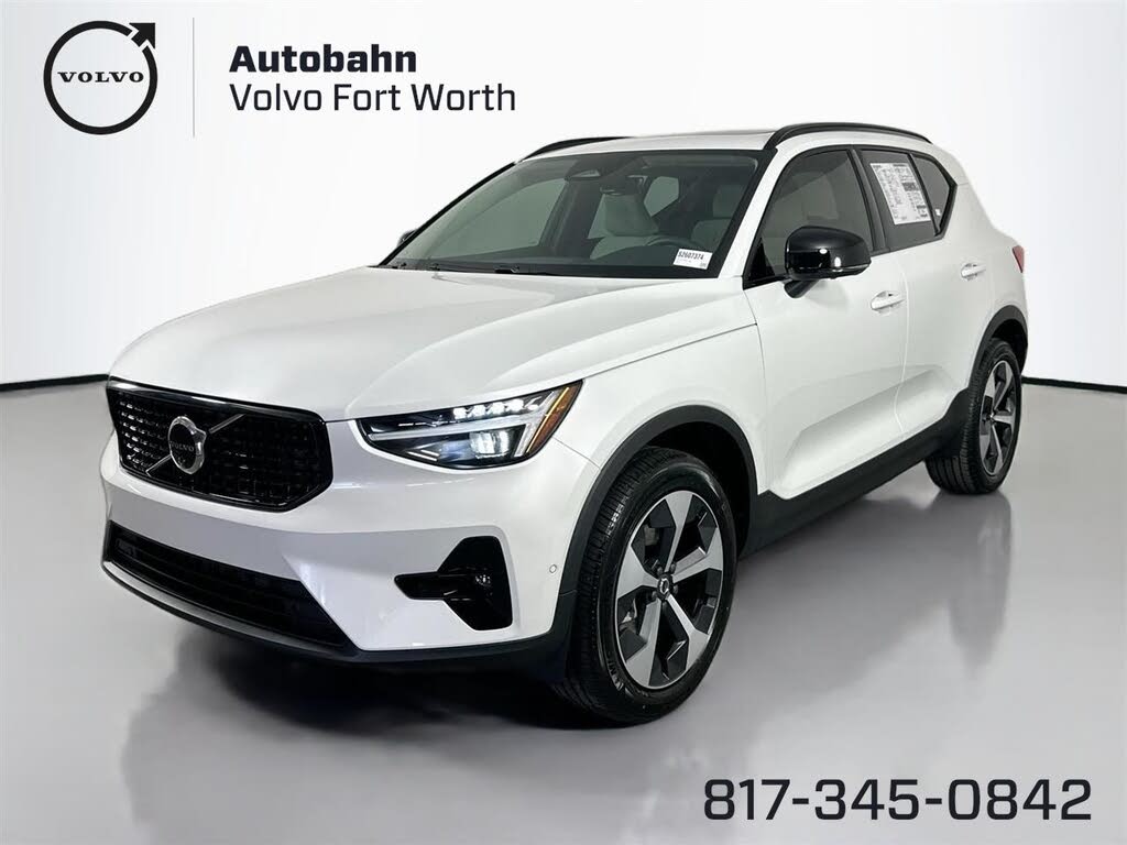 2025 Volvo XC40 B5 Plus Dark Theme AWD