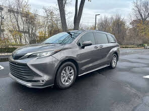 Toyota Sienna XLE 8-Passenger FWD