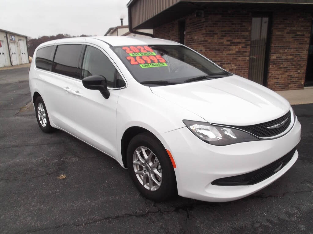 2024 Chrysler Voyager LX FWD