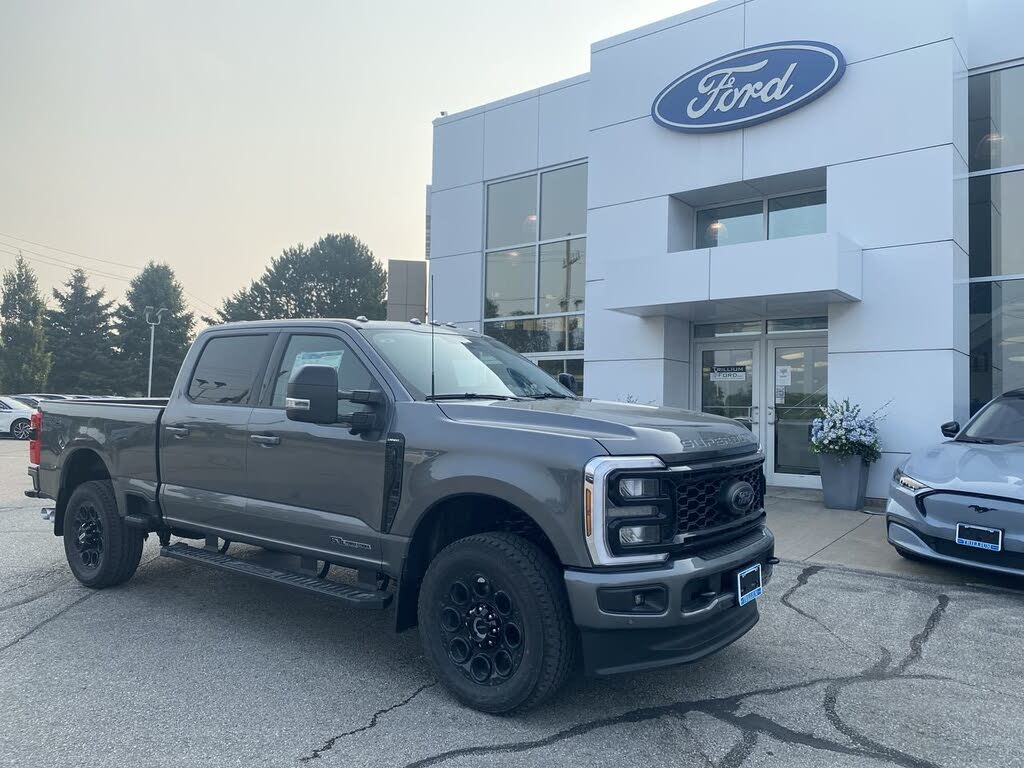 2025 Ford F-350 Super Duty Lariat Crew Cab 4WD