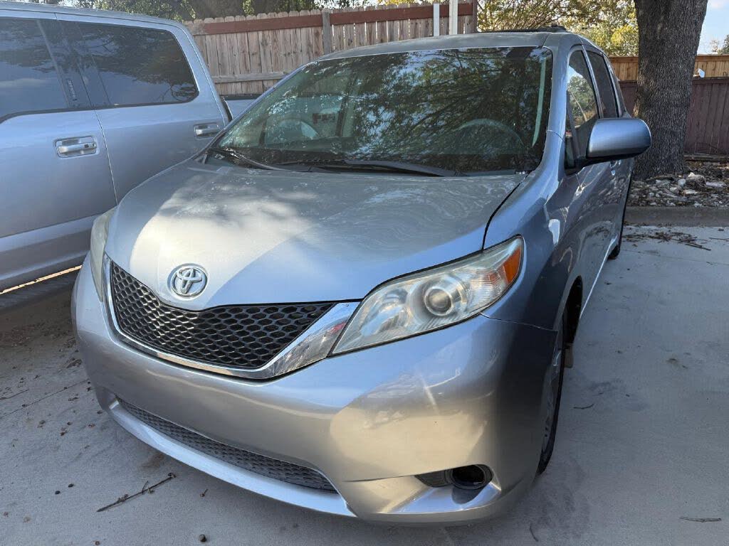 2011 Toyota Sienna SE 8-Passenger