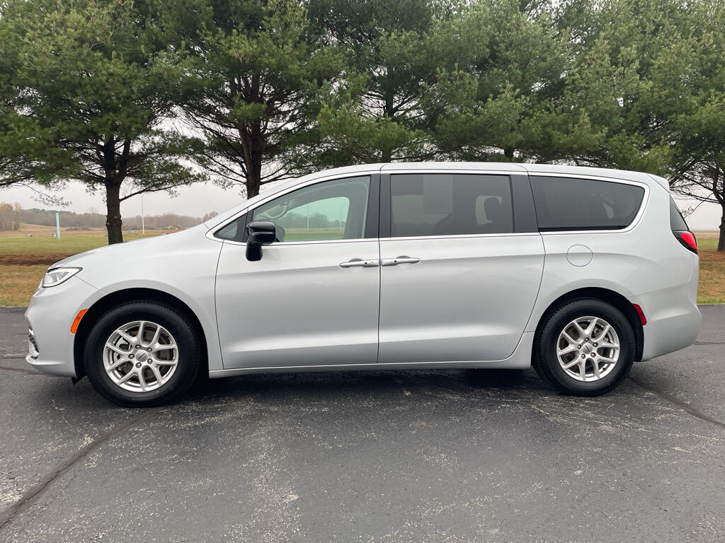 2024 Chrysler Pacifica Touring L FWD