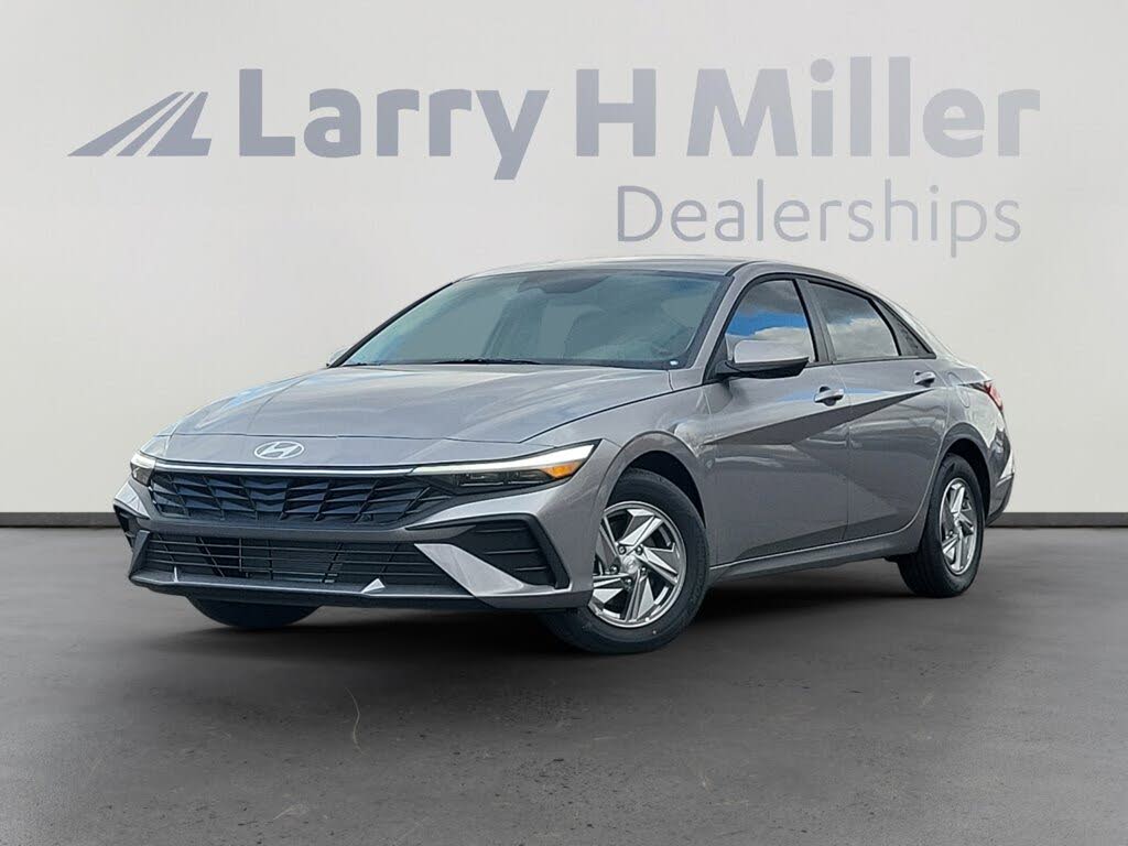 2025 Hyundai Elantra SE FWD