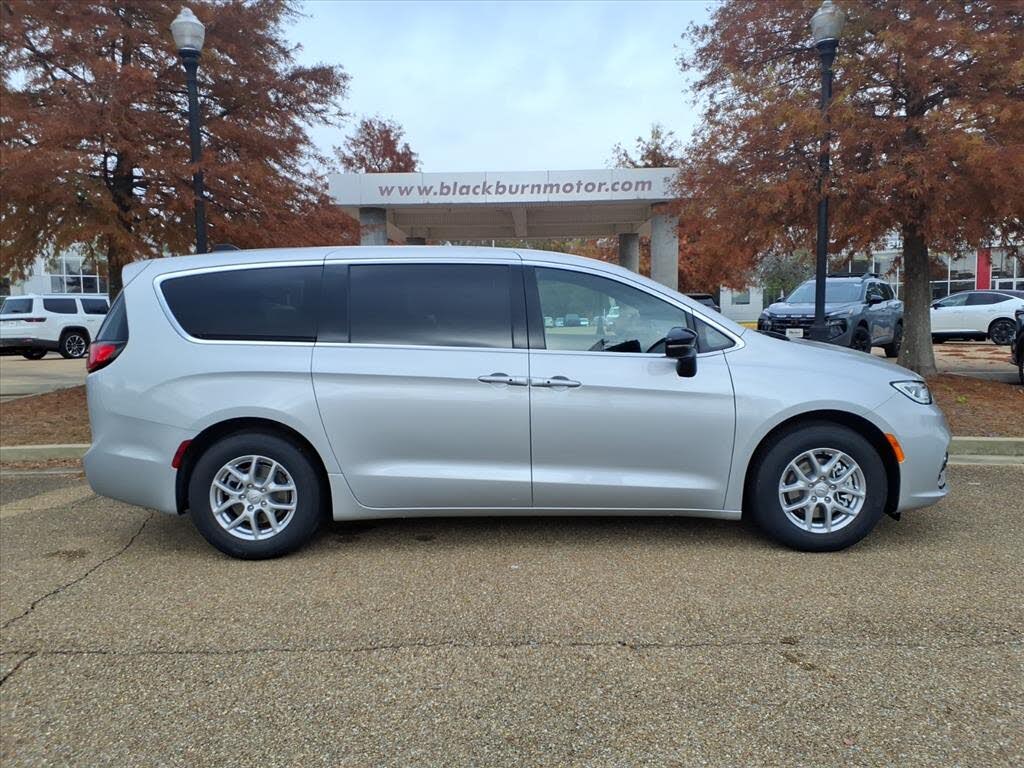 2026 Chrysler Pacifica Select FWD