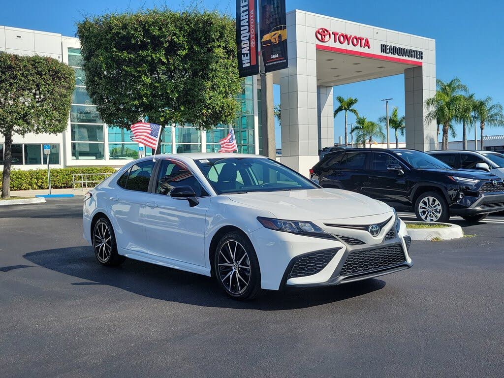 2024 Toyota Camry SE FWD