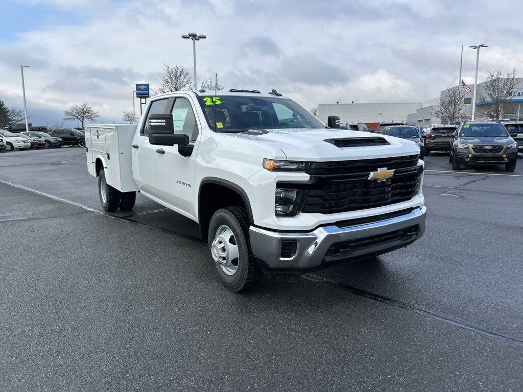 2025 Chevrolet Silverado 3500HD Chassis Work Truck Crew Cab 4WD