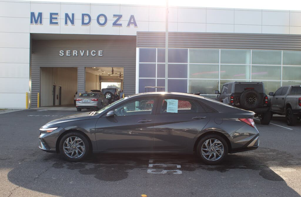 2024 Hyundai Elantra SEL FWD