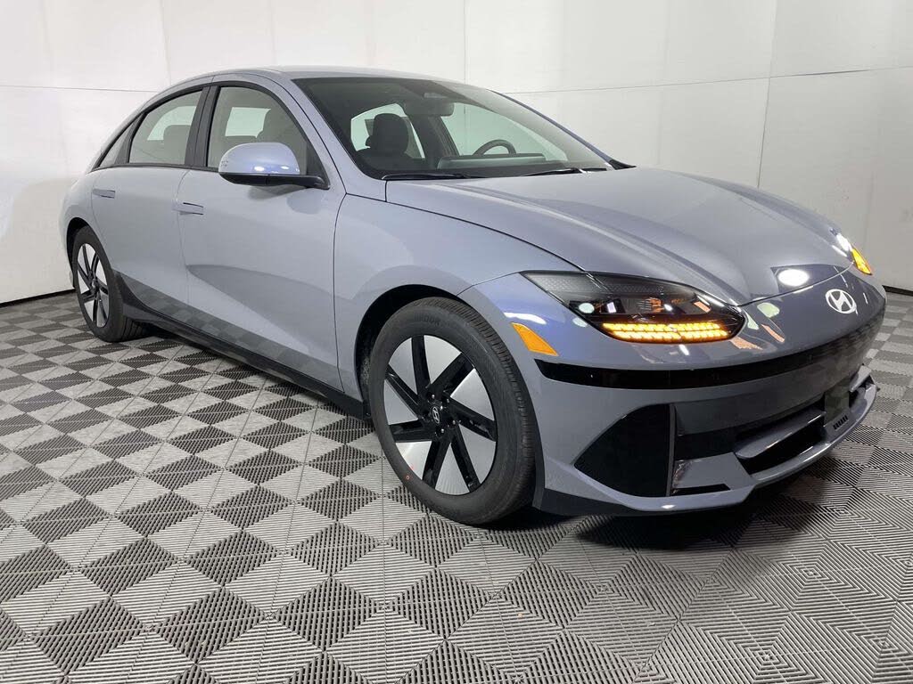2025 Hyundai Ioniq 6 SE RWD