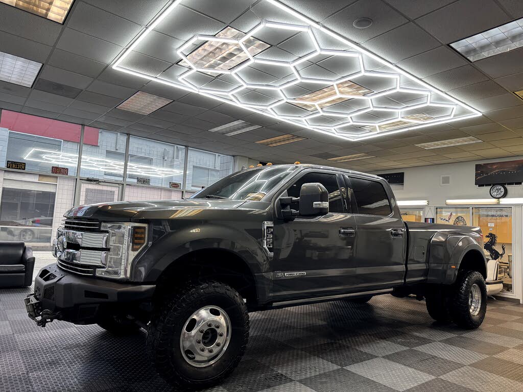 2019 Ford F-350 Super Duty Lariat Crew Cab LB DRW 4WD