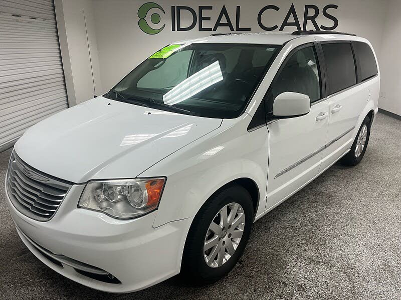 2016 Chrysler Town & Country Touring FWD