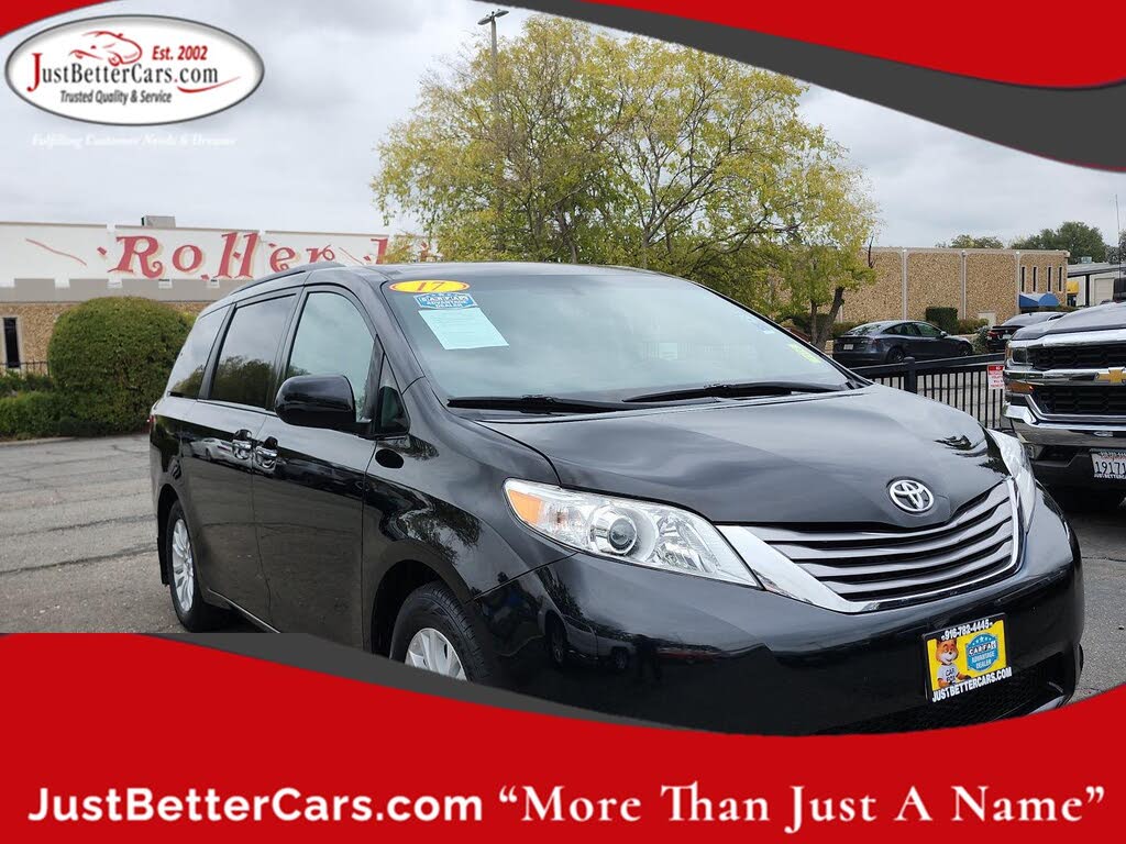 2017 Toyota Sienna XLE 7-Passenger Auto Access Seat FWD
