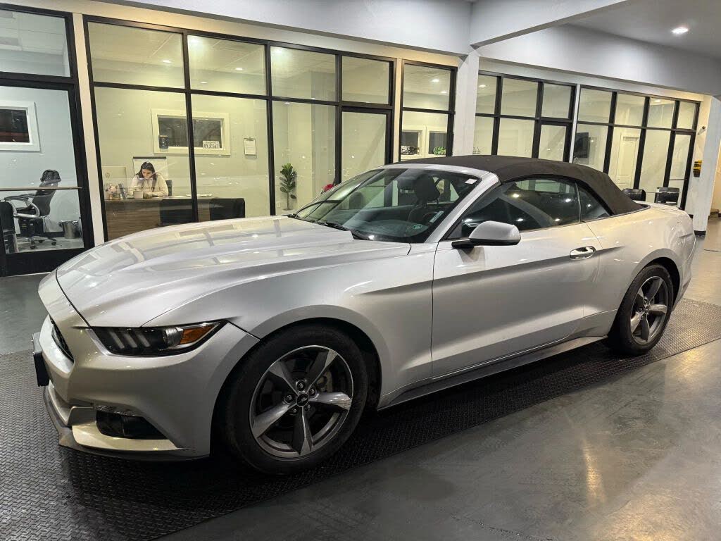 2015 Ford Mustang V6 Convertible RWD