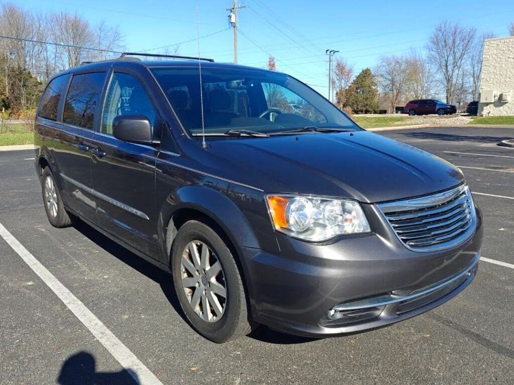 2016 Chrysler Town & Country Touring FWD