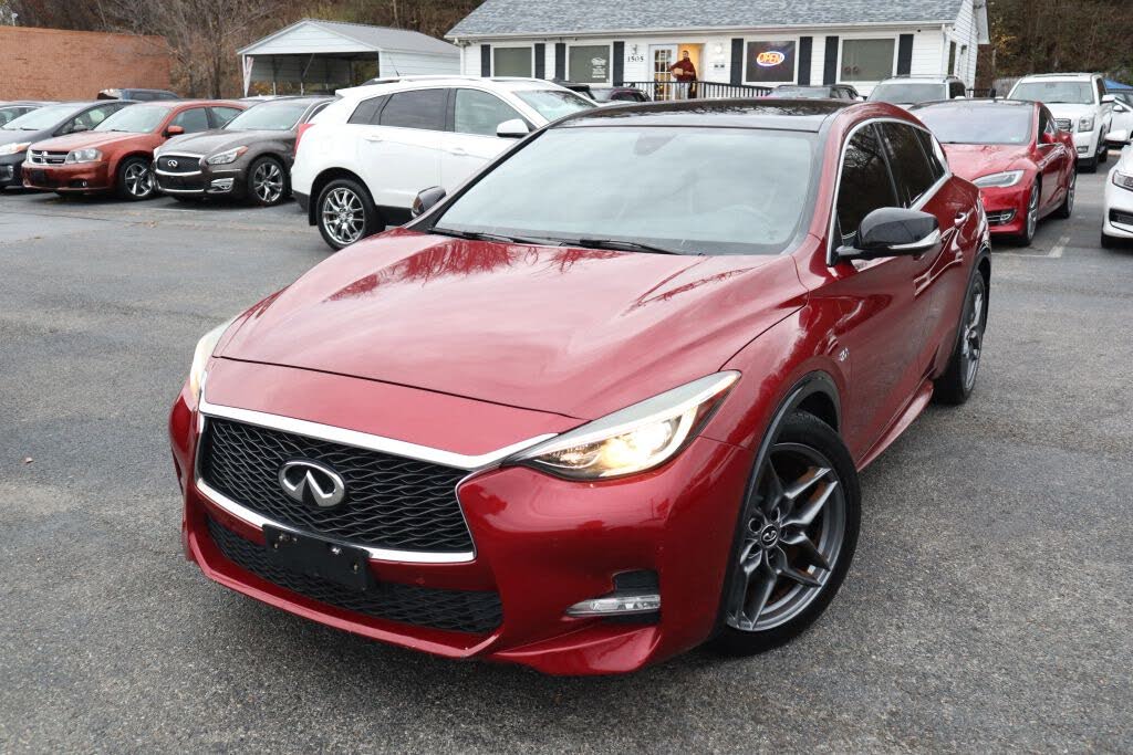 2017 INFINITI QX30 Sport FWD