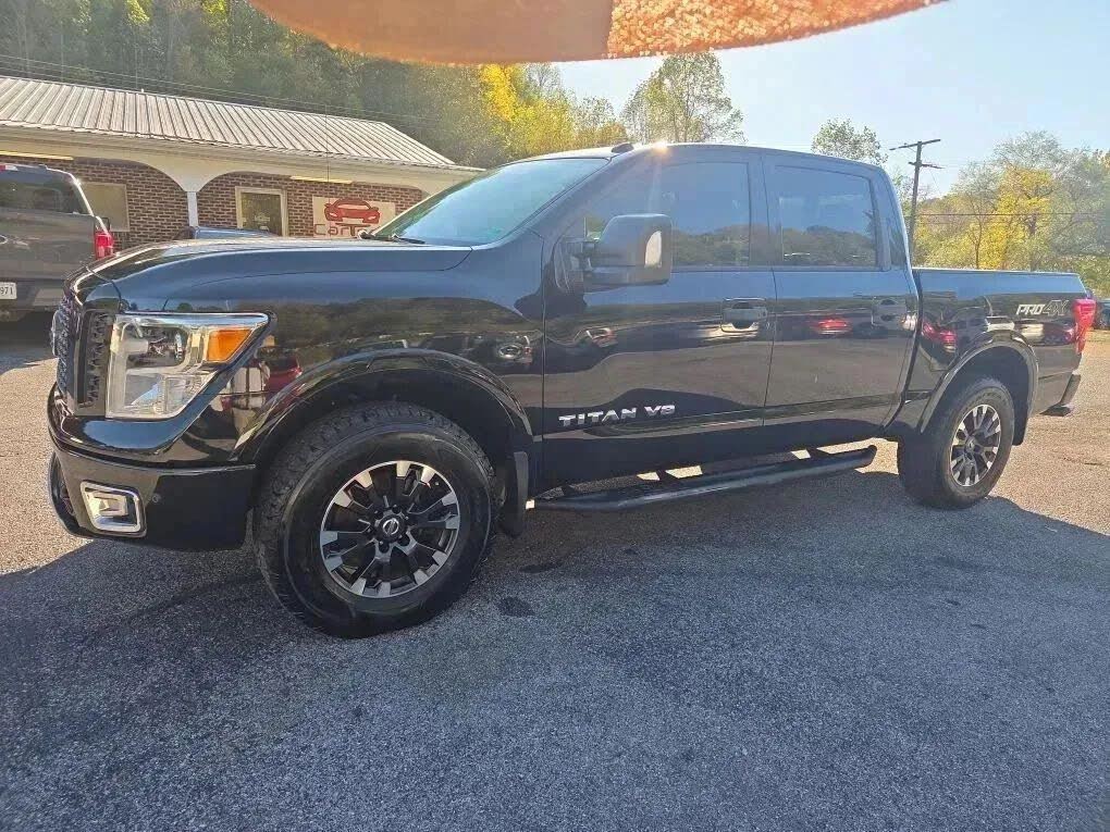 2018 Nissan Titan PRO-4X Crew Cab 4WD