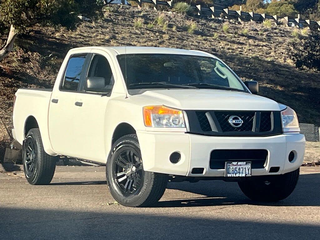 2010 Nissan Titan XE Crew Cab 4WD