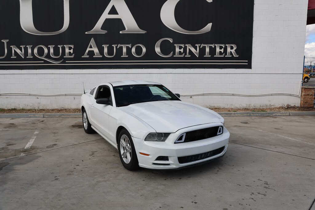 2014 Ford Mustang V6 Coupe RWD
