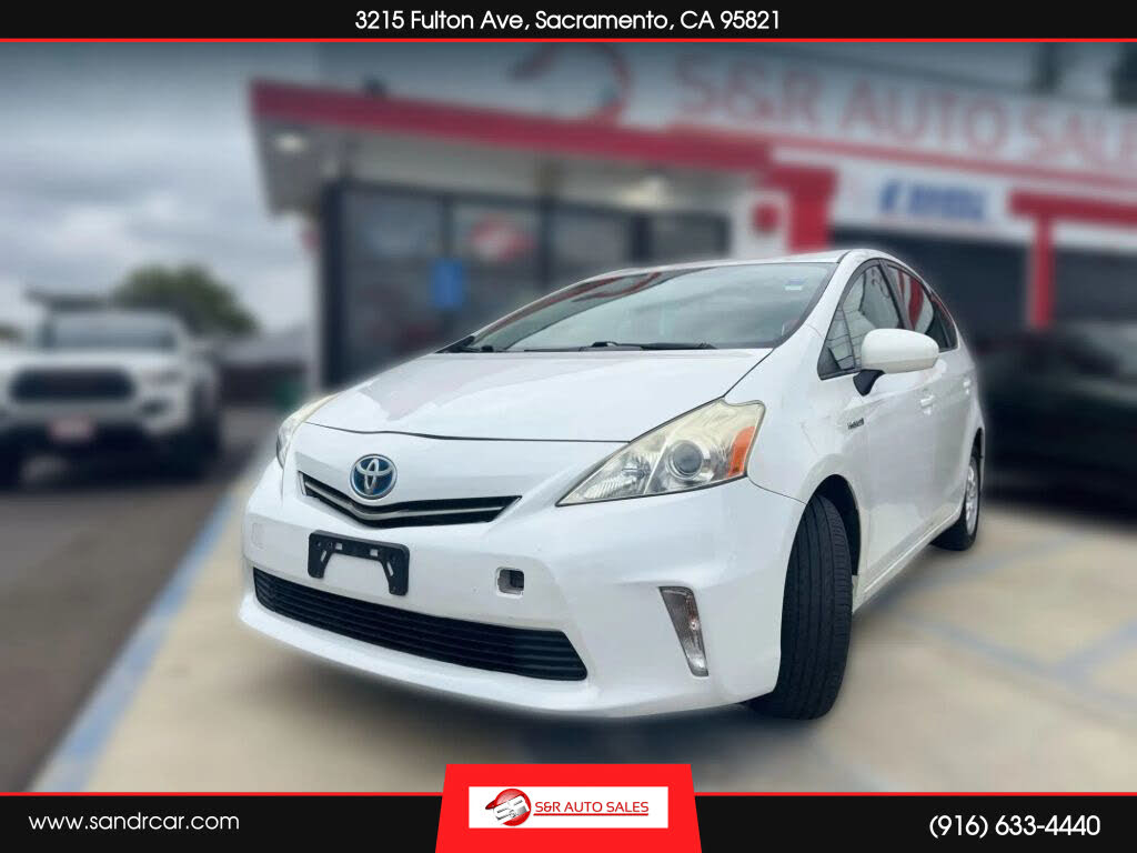 2014 Toyota Prius v Two FWD