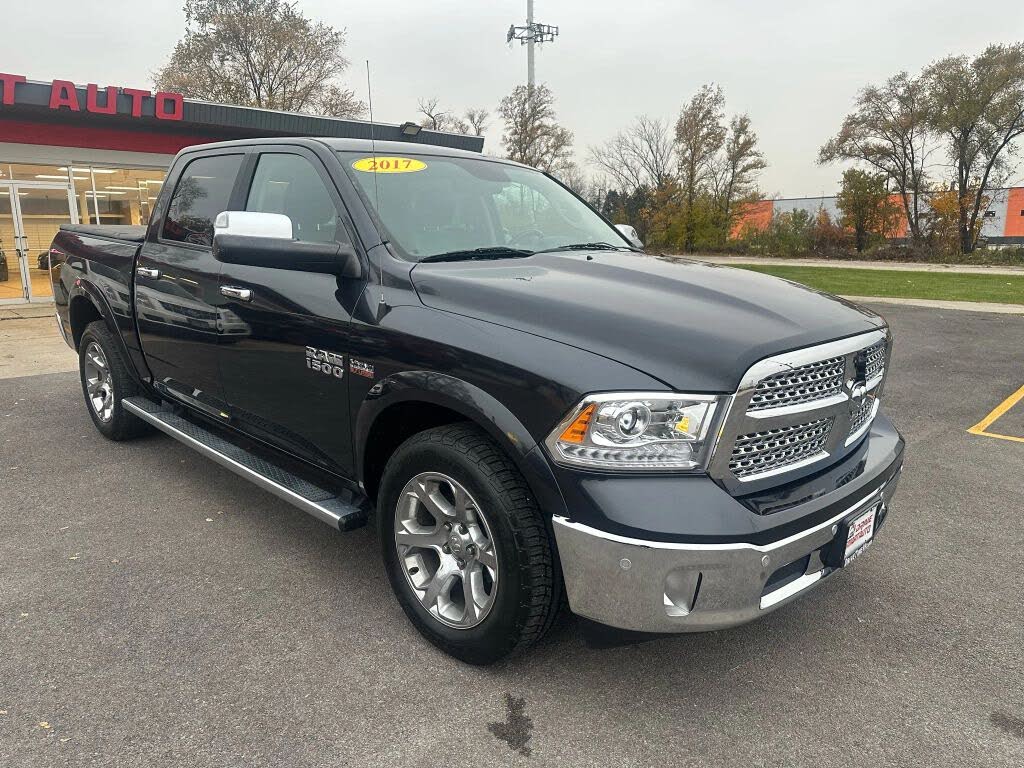 2017 RAM 1500 Laramie Crew Cab RWD
