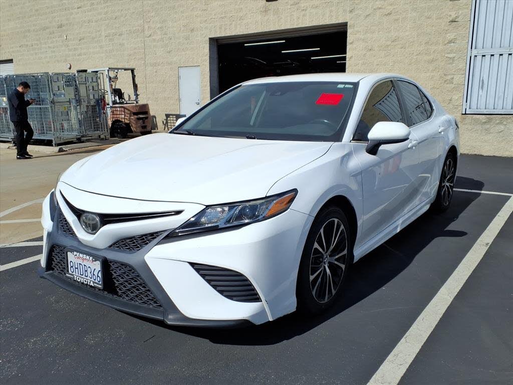 2019 Toyota Camry SE FWD