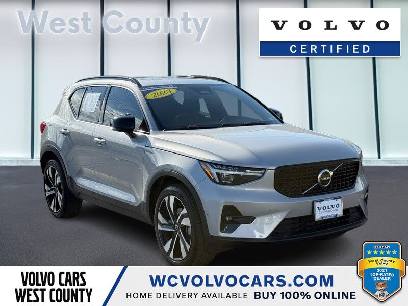 2023 Volvo XC40 B5 Ultimate Dark Theme AWD