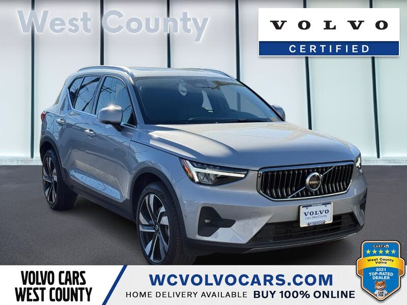 2025 Volvo XC40 B5 Plus Bright Theme AWD