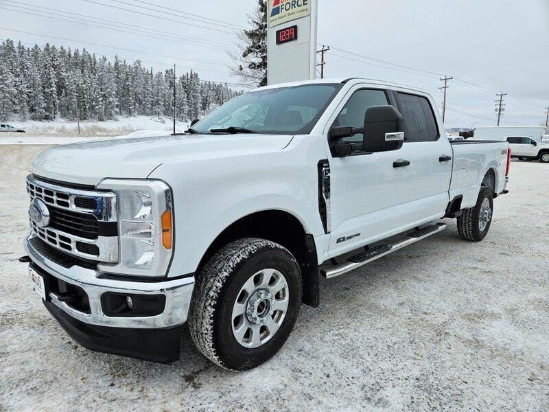 2023 Ford F-350 Super Duty XLT Crew Cab LB 4WD