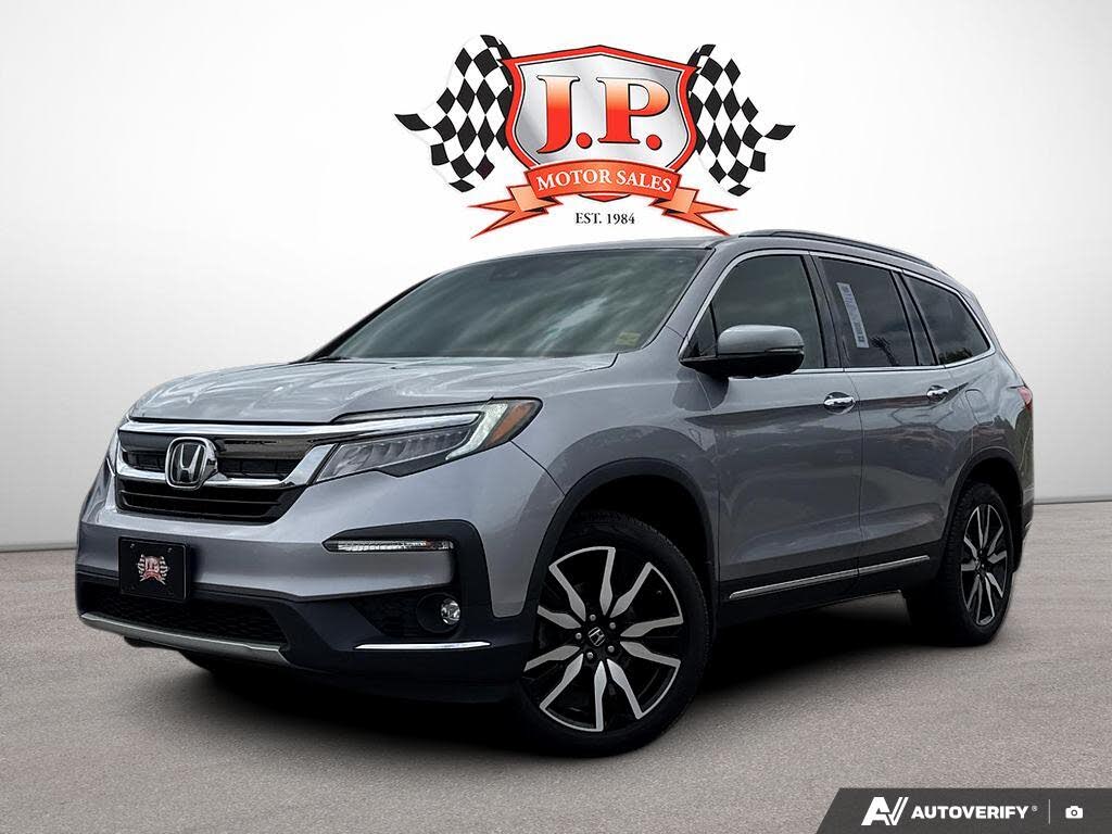 Honda Pilot Touring AWD with Rear Captain's Chairs 2020