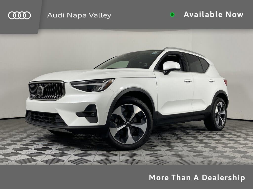 2024 Volvo XC40 B5 Plus Bright Theme AWD