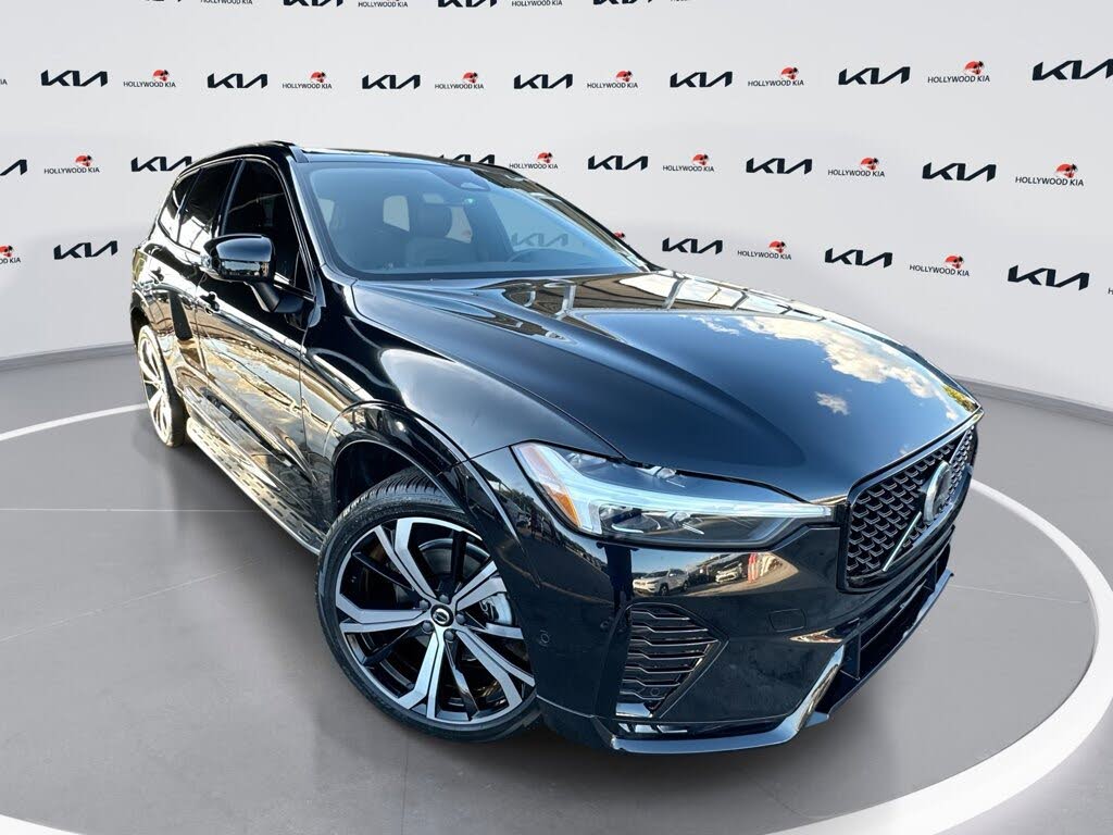 2022 Volvo XC60 B5 R-Design FWD