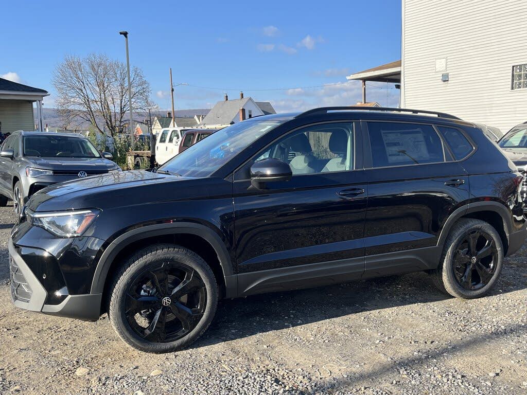 2026 Volkswagen Taos SE Black 4Motion