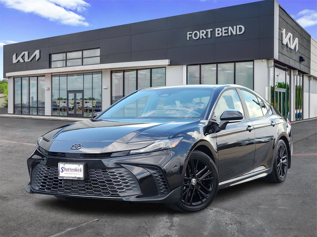 2025 Toyota Camry SE FWD