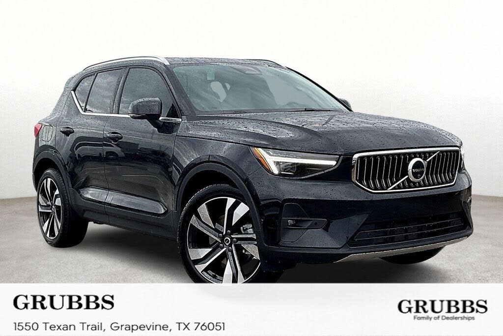 2025 Volvo XC40 B5 Ultra Bright Theme AWD