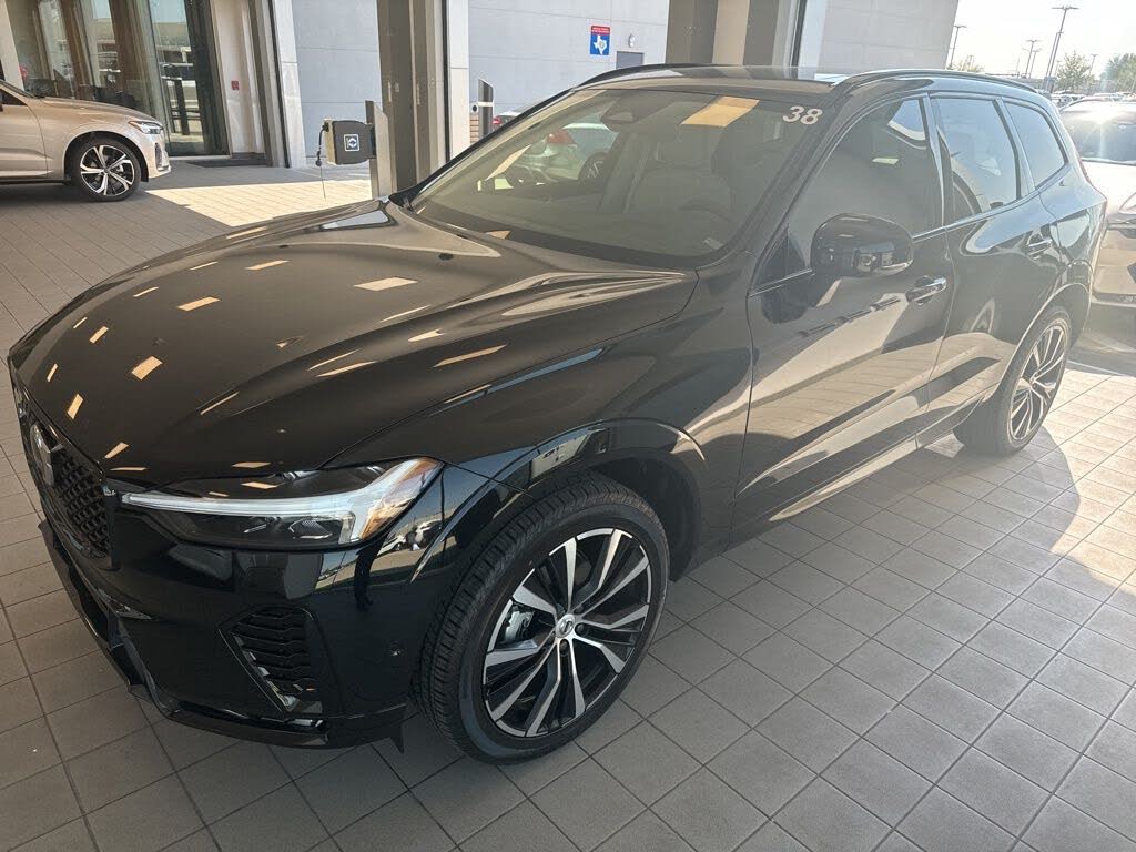 2025 Volvo XC60 B5 Plus Dark Theme AWD