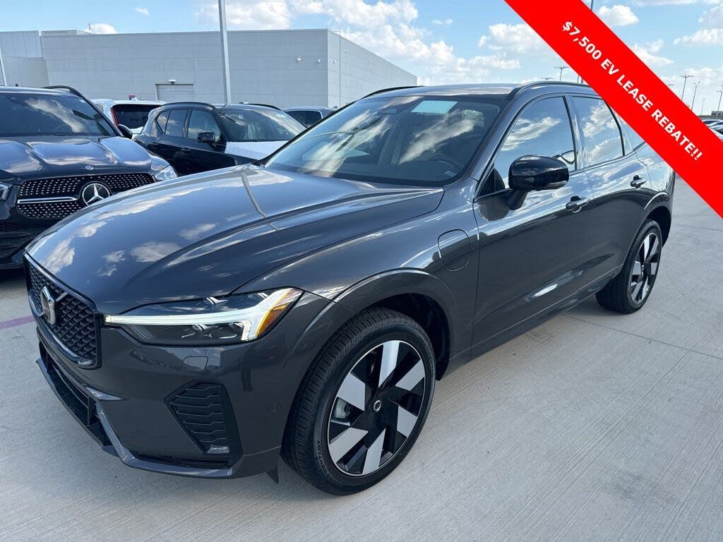 2025 Volvo XC60 Recharge T8 Plus Dark Theme eAWD