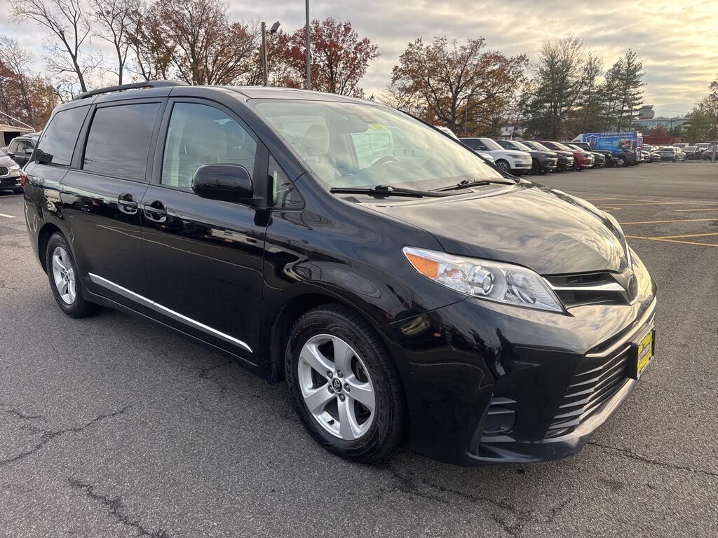 2018 Toyota Sienna LE 7-Passenger FWD with Auto-Access Seat