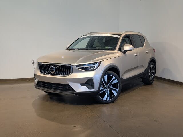 2023 Volvo XC40 B5 Ultimate Bright Theme AWD